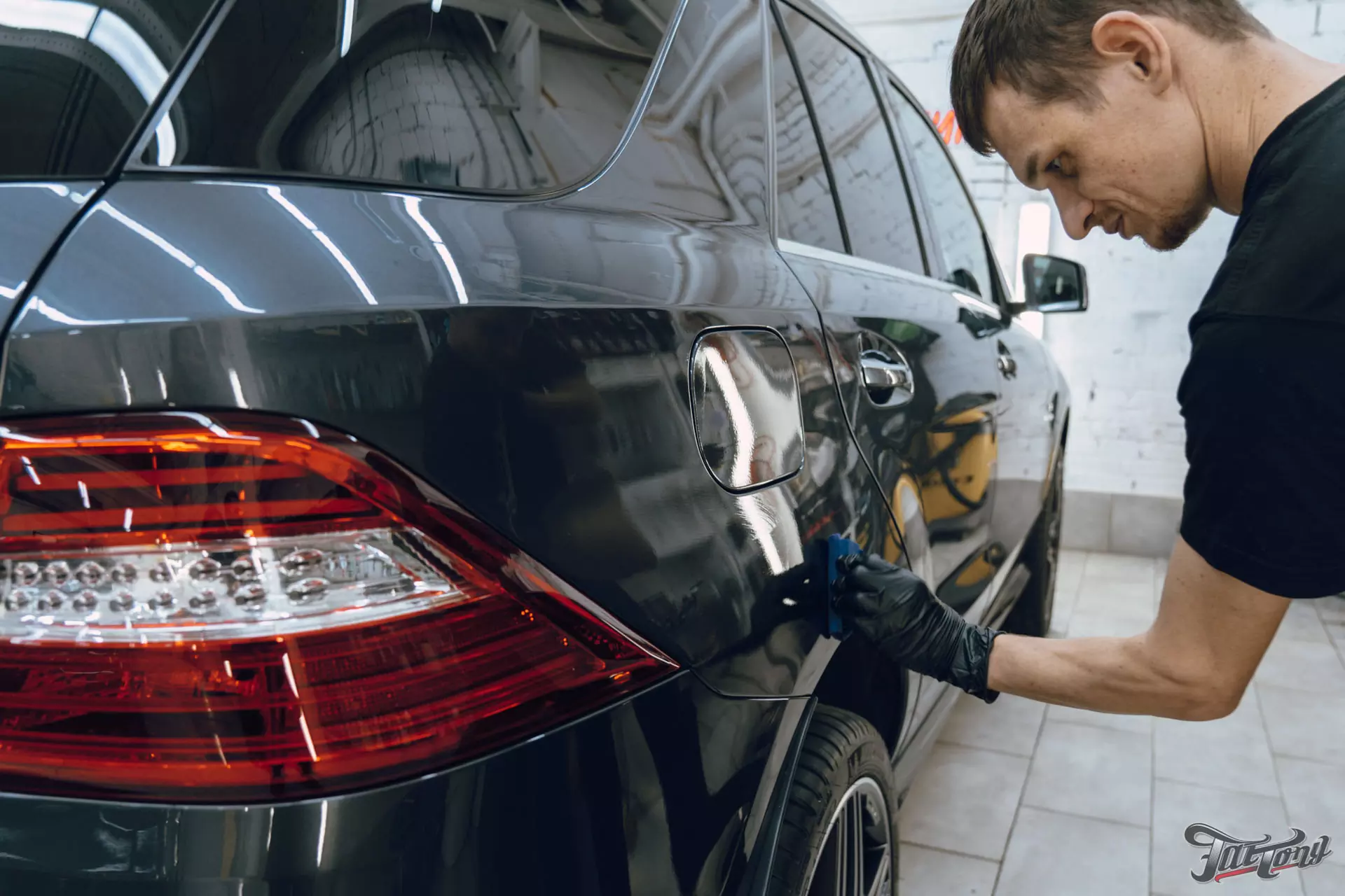 Mercedes ML 63 AMG. Полировка кузова+керамика. Антидождь. Мойка подкапотного пространства. Уборка салона. Выставление зазоров